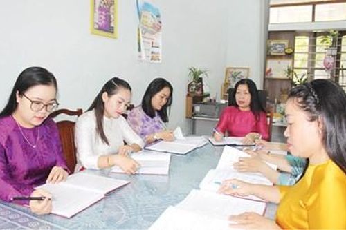 Chú trọng cán bộ nữ tham gia cấp ủy