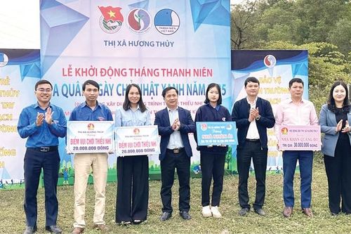'Tuổi trẻ thành phố Huế tự hào, vững tin theo Đảng'