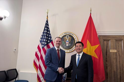 Đặc phái viên của Thủ tướng Chính phủ, Bộ trưởng Công Thương Nguyễn Hồng Diên làm việc với Trưởng Đại diện Thương mại Hoa Kỳ Jamieson L. Greer