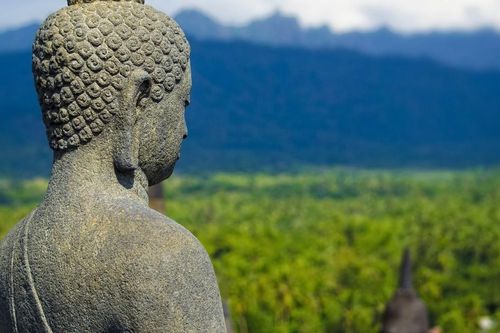 Quan niệm về Đức Phật: Từ Phật giáo sơ kỳ đến Đại thừa