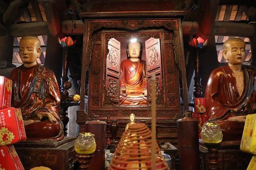 Bắc Giang: Trao quyết định của Thủ tướng Chính phủ công nhận bộ tượng Tam Tổ Trúc Lâm là bảo vật quốc gia