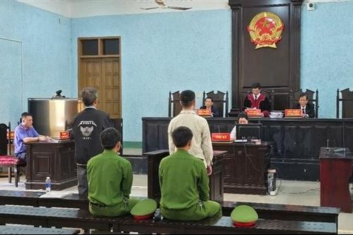 Tuyên án vụ thẩm phán nhận quà gắn mật thư 'đồng ý 200, đưa tạm 70, ngoài Tết tính tiếp'