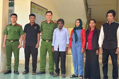 Công an xã giúp cụ ông đi lạc hơn 200km về nhà an toàn