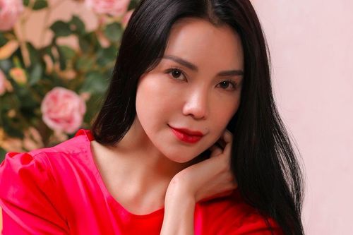 Vì sao người mẫu Trà Ngọc Hằng bị tạm hoãn xuất cảnh?