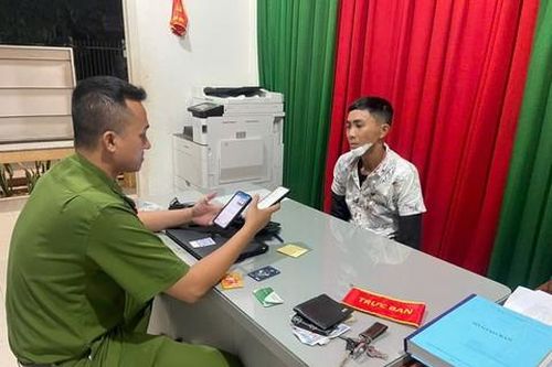 Công an 3 xã truy đuổi, bắt nóng 2 tên cướp trên Quốc lộ 20