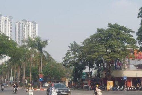 Hà Nội nắng ấm, nồm ẩm trước khi mưa, rét