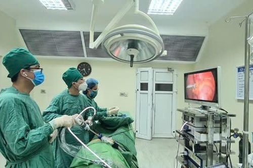 Điều trị ung thư trực tràng thấp không cần hậu môn nhân tạo