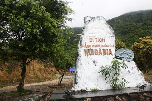 Đá Bia gió núi mây ngàn