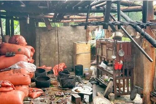Nhiều nhà dân ở Tuyên Quang tốc mái sau mưa dông bất thường