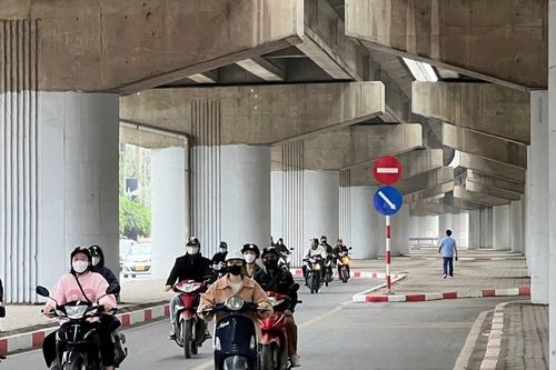 Điều chỉnh giao thông cho xe máy tại nút giao Nghiêm Xuân Yêm-Nguyễn Hữu Thọ-Hoàng Liệt