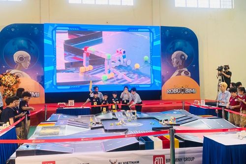 Học sinh quận Thanh Xuân sôi nổi giao lưu tiếng Anh và chinh phục Robobimi
