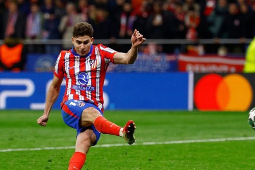 Huyền thoại Van Basten và Guardiola lên tiếng về cú đá 11m gây tranh cãi của Alvarez, trong đó có một ý kiến gây sốc