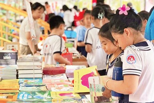 Sách: Bạn đồng hành trên con đường học tập suốt đời