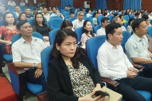 Tuyên truyền, phổ biến Luật Giao thông đường bộ và Luật Bảo hiểm xã hội cho cán bộ, công chức