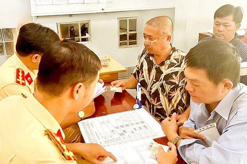 Tạo điều kiện thuận lợi cấp, đổi giấy phép lái xe cho người nước ngoài