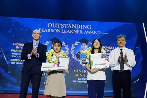 Hơn 700 học sinh TPHCM nhận chứng chỉ phổ thông quốc tế Pearson Edexcel