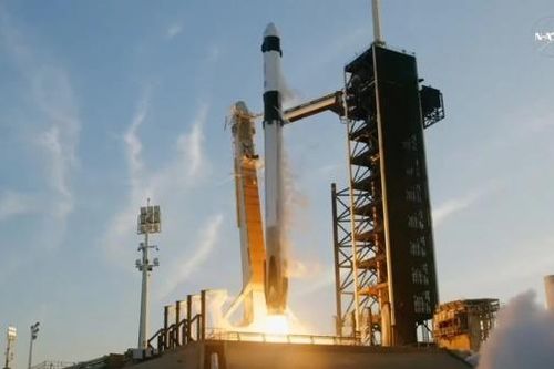 Tên lửa SpaceX phóng tàu giải cứu hai phi hành gia bị kẹt trên ISS