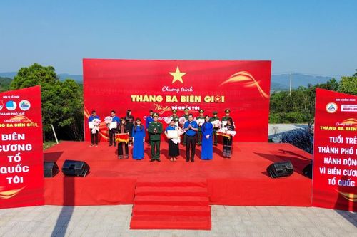 Sôi nổi các hoạt động trong chương trình 'Tháng Ba biên giới' tại thành phố Huế