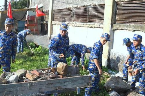 Chiến sĩ Hải quân tình nguyện xây dựng đô thị văn minh