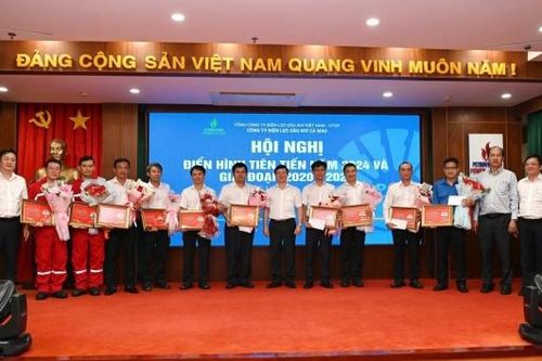 PV Power Ca Mau tuyên dương các điển hình tiên tiến giai đoạn 2020-2025