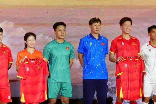 Tiến Linh, Hoàng Đức hào hứng với mẫu áo đấu mới của tuyển Việt Nam