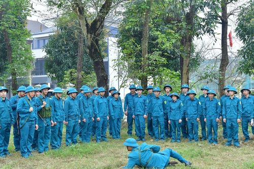 Kiểm tra công tác huấn luyện dân quân tự vệ tại thành phố Vinh