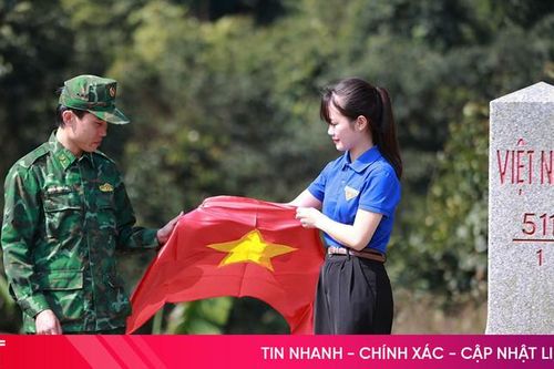 Thắm 'sắc xanh' trên miền biên giới Việt - Lào
