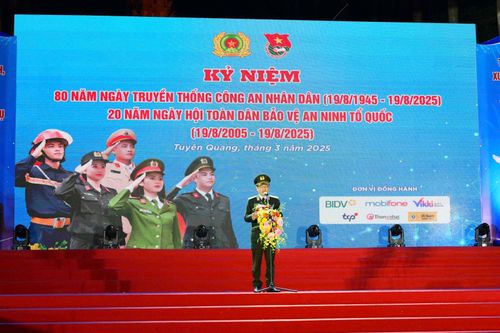 'Hành trình theo bước chân những người anh hùng'