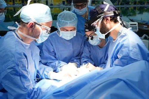Bé gái 5 tuổi trải qua 12 ca phẫu thuật vì mắc hội chứng hiếm gặp