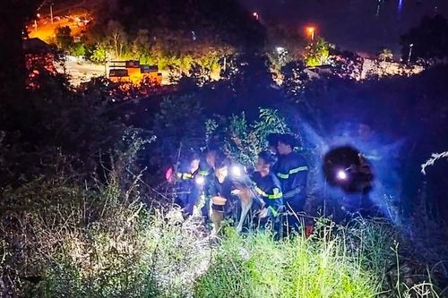 Khánh Hòa: Giải cứu 2 thanh niên đi lạc, mắc kẹt trên núi Cô Tiên