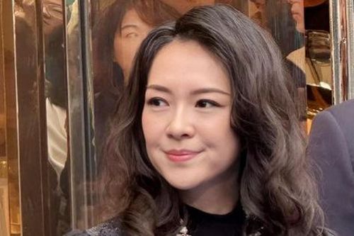 Chương Tử Di gây sốt vì gương mặt khác lạ