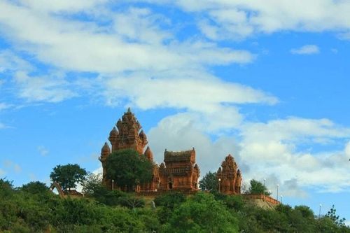 Khám phá những tháp Chăm cổ đẹp mê hồn ở Ninh Thuận