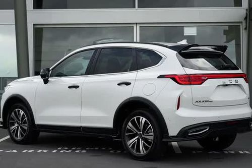 SUV rộng ngang Mazda CX-5, 'ăn' xăng chỉ ngang Hyundai Grand i10, giá từ 669 triệu tại Việt Nam