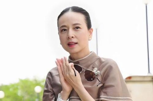 Madam Pang kiếm tiền giải cứu bóng đá Thái Lan