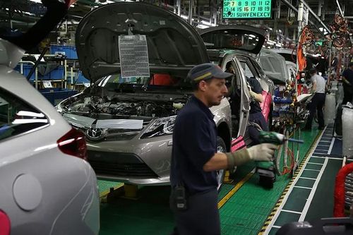Tránh thuế quan, Toyota tìm 'đường vòng' vào Mỹ