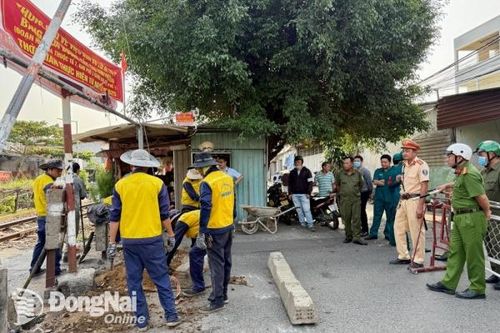 Xóa bỏ 1 trong 2 lối đi tự mở ngang đường sắt tại phường Tân Hiệp của Biên Hòa