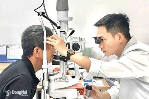 Thường xuyên cảm thấy mỏi mắt là bệnh gì?