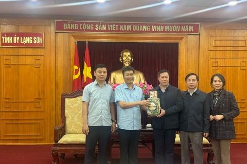 Văn phòng Tỉnh ủy Đồng Nai trao đổi kinh nghiệm với một số tỉnh phía Bắc và về nguồn nhân kỷ niệm 50 năm Ngày Giải phóng miền Nam, thống nhất đất nước