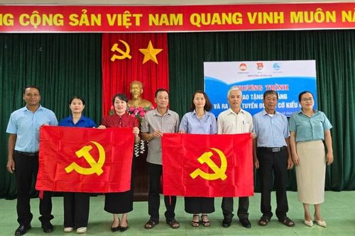 Phường Đống Đa ra mắt 'Đường cờ kiểu mẫu' chào mừng kỷ niệm 50 năm Ngày giải phóng tỉnh