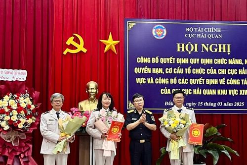 Công bố các quyết định về tổ chức bộ máy và nhân sự của Chi cục Hải quan khu vực XIV