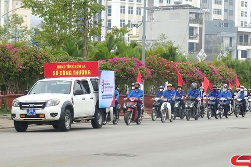 Diễu hành hưởng ứng Ngày Quyền của người tiêu dùng Việt Nam