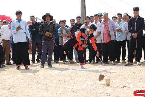 Sôi nổi hoạt động văn hóa, thể thao tại Lễ hội Vó ngựa trên mây xã Háng Đồng