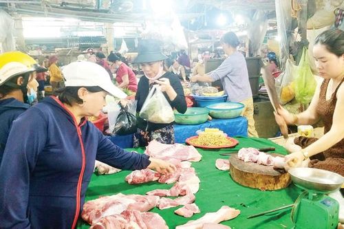 Giá thịt lợn tăng, sức mua giảm