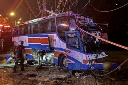 Hé lộ nguyên nhân vụ tài xế đâm gãy đôi cột điện khiến 36 người bị thương ở Thái Lan