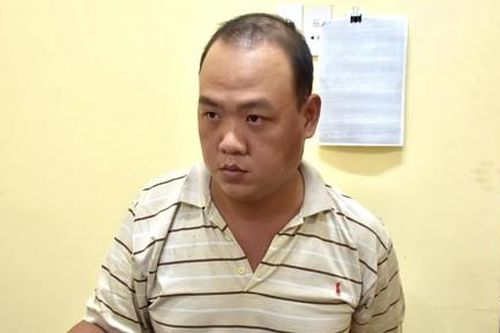 Khởi tố thanh niên vờ mua vàng rồi giật nhẫn, lắc vàng lên xe bỏ chạy