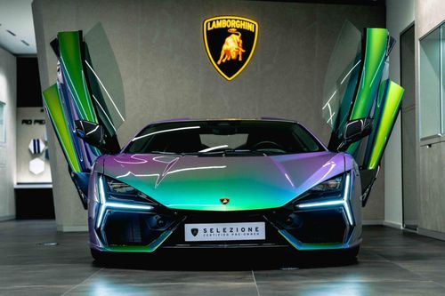 Cận cảnh siêu xe Lamborghini Revuelto màu độc Verde Agave Lucido