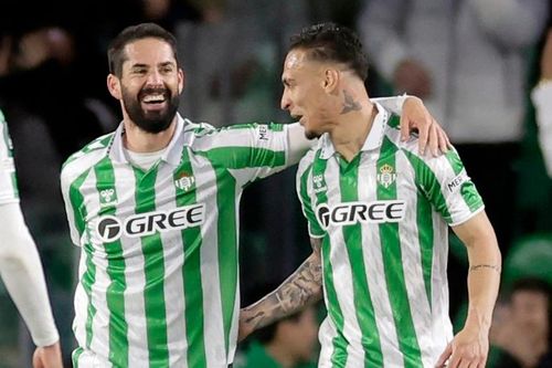 Antony giúp Betis lội ngược dòng ngoạn mục