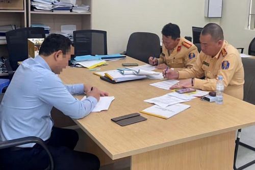 Xử phạt xe mang biển 'giả' vi phạm luật giao thông