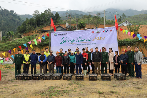 Trao gửi yêu thương, tiếp sức cho bà con vùng cao