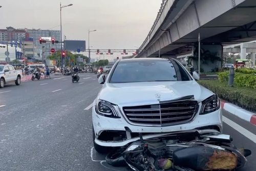 Người phụ nữ lái xe sang tông nhiều xe máy ở ngã tư TP Thủ Đức
